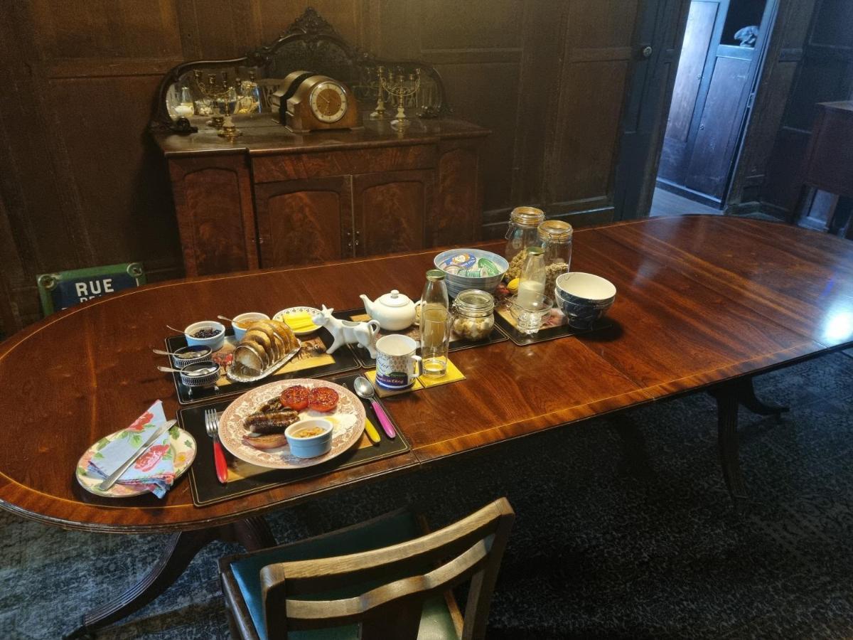 Bed and Breakfast Old Manor House Shepperton Esterno foto