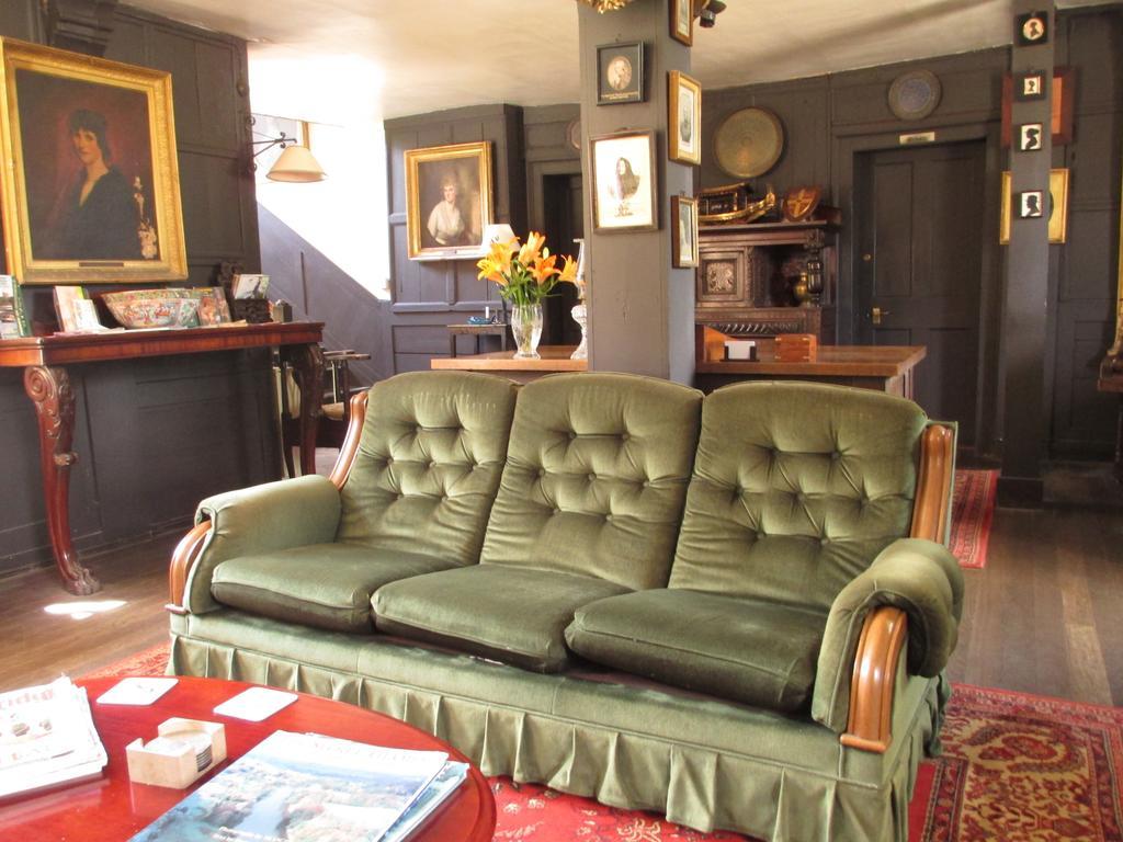 Bed and Breakfast Old Manor House Shepperton Esterno foto