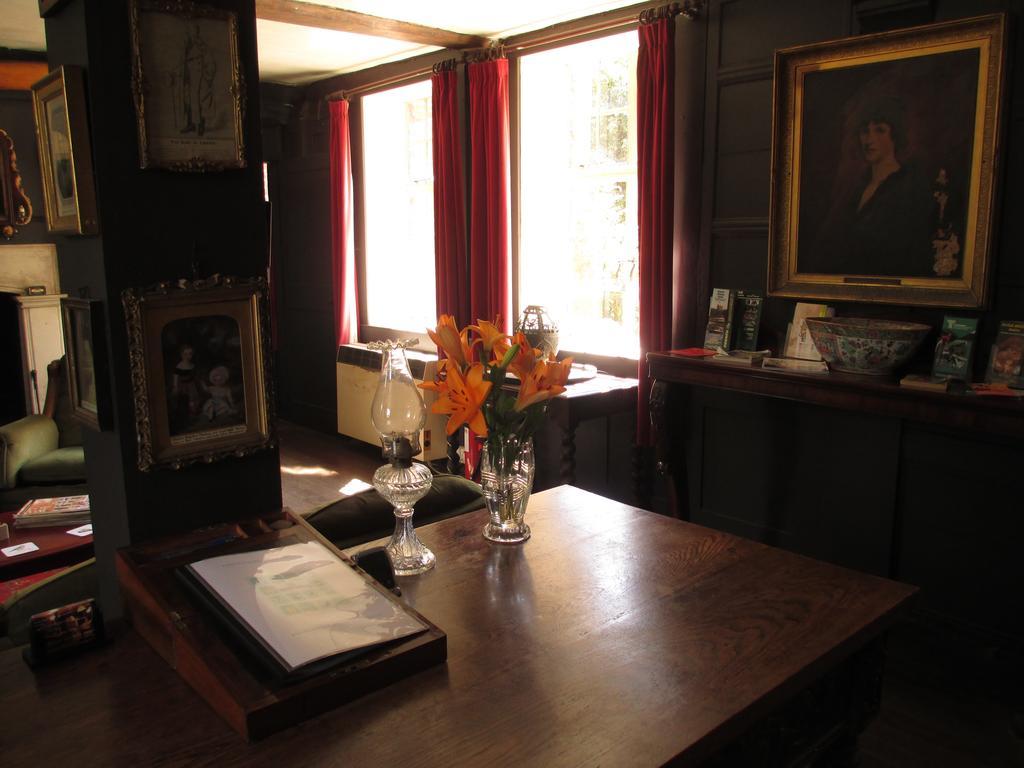 Bed and Breakfast Old Manor House Shepperton Esterno foto