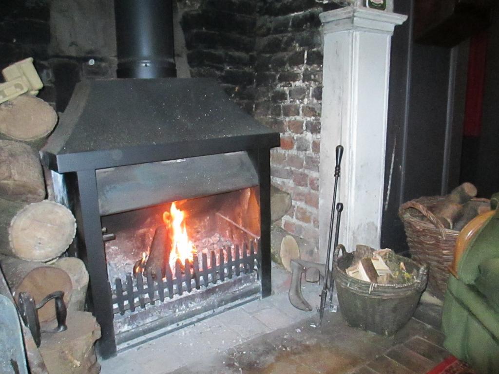 Bed and Breakfast Old Manor House Shepperton Esterno foto