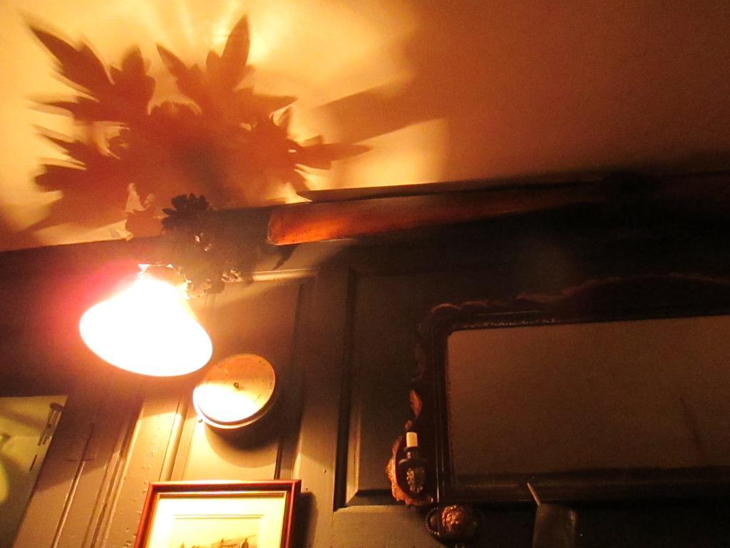 Bed and Breakfast Old Manor House Shepperton Esterno foto