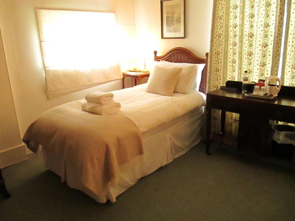 Bed and Breakfast Old Manor House Shepperton Camera foto