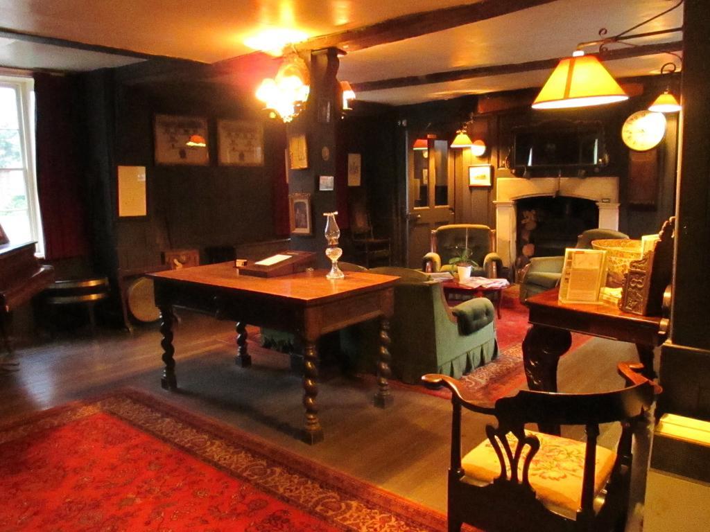 Bed and Breakfast Old Manor House Shepperton Esterno foto
