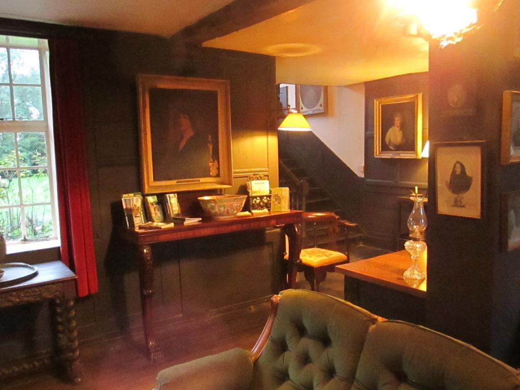 Bed and Breakfast Old Manor House Shepperton Esterno foto