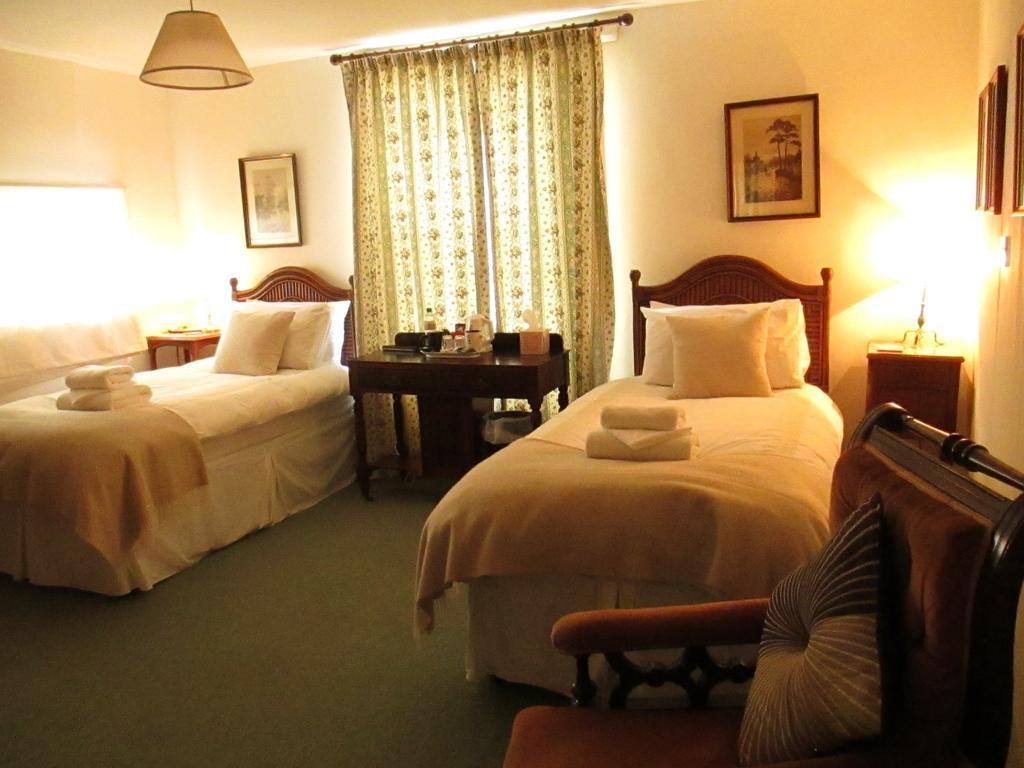 Bed and Breakfast Old Manor House Shepperton Esterno foto
