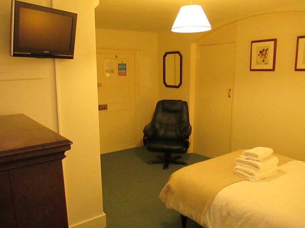 Bed and Breakfast Old Manor House Shepperton Esterno foto