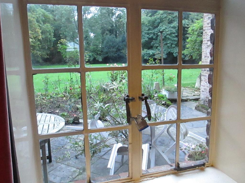 Bed and Breakfast Old Manor House Shepperton Esterno foto