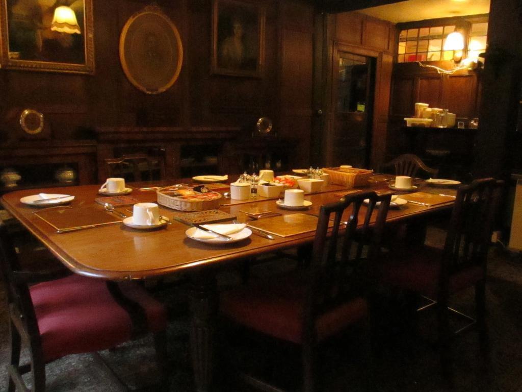 Bed and Breakfast Old Manor House Shepperton Esterno foto