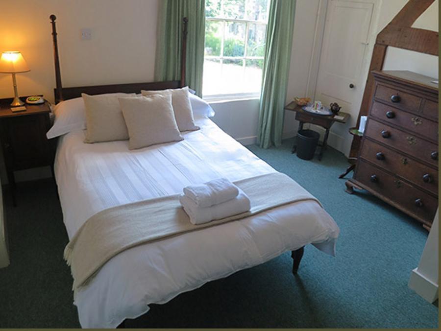 Bed and Breakfast Old Manor House Shepperton Esterno foto