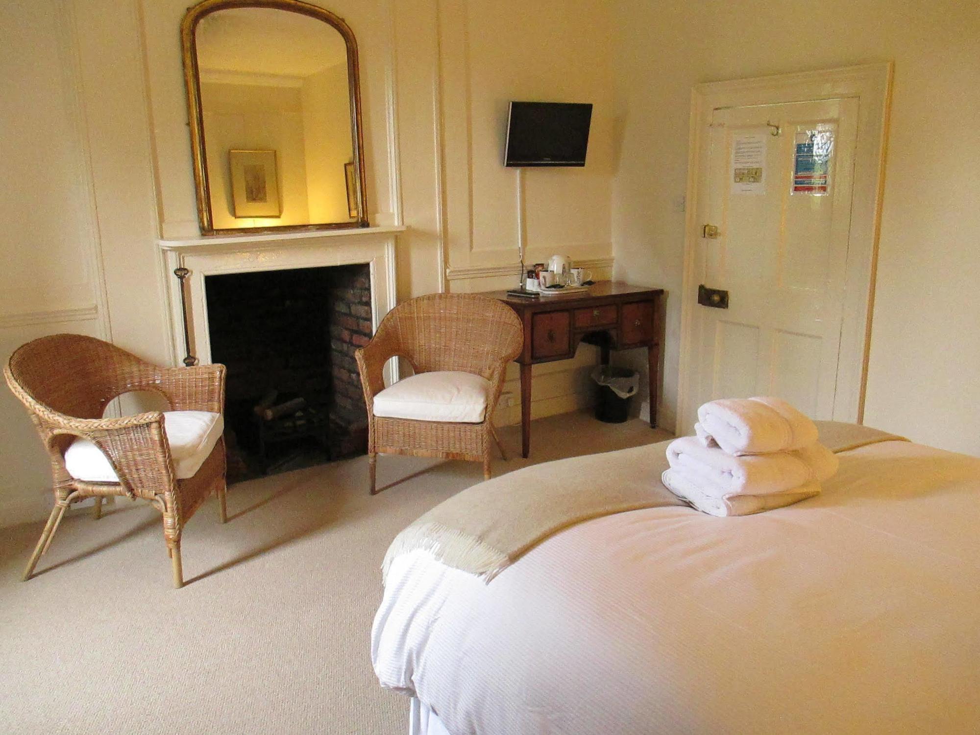 Bed and Breakfast Old Manor House Shepperton Esterno foto